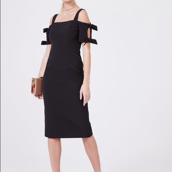 Maggy London Dresses & Skirts - Maggy London Cold Shoulder Sheath Dress